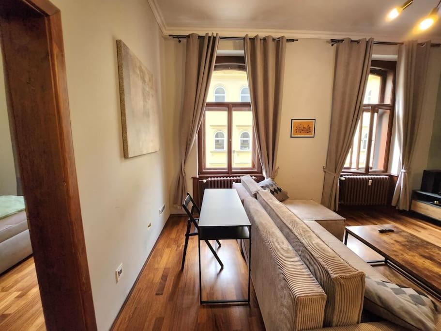 Spacious Apartment 6Min From The Dancing House Praha Exteriér fotografie