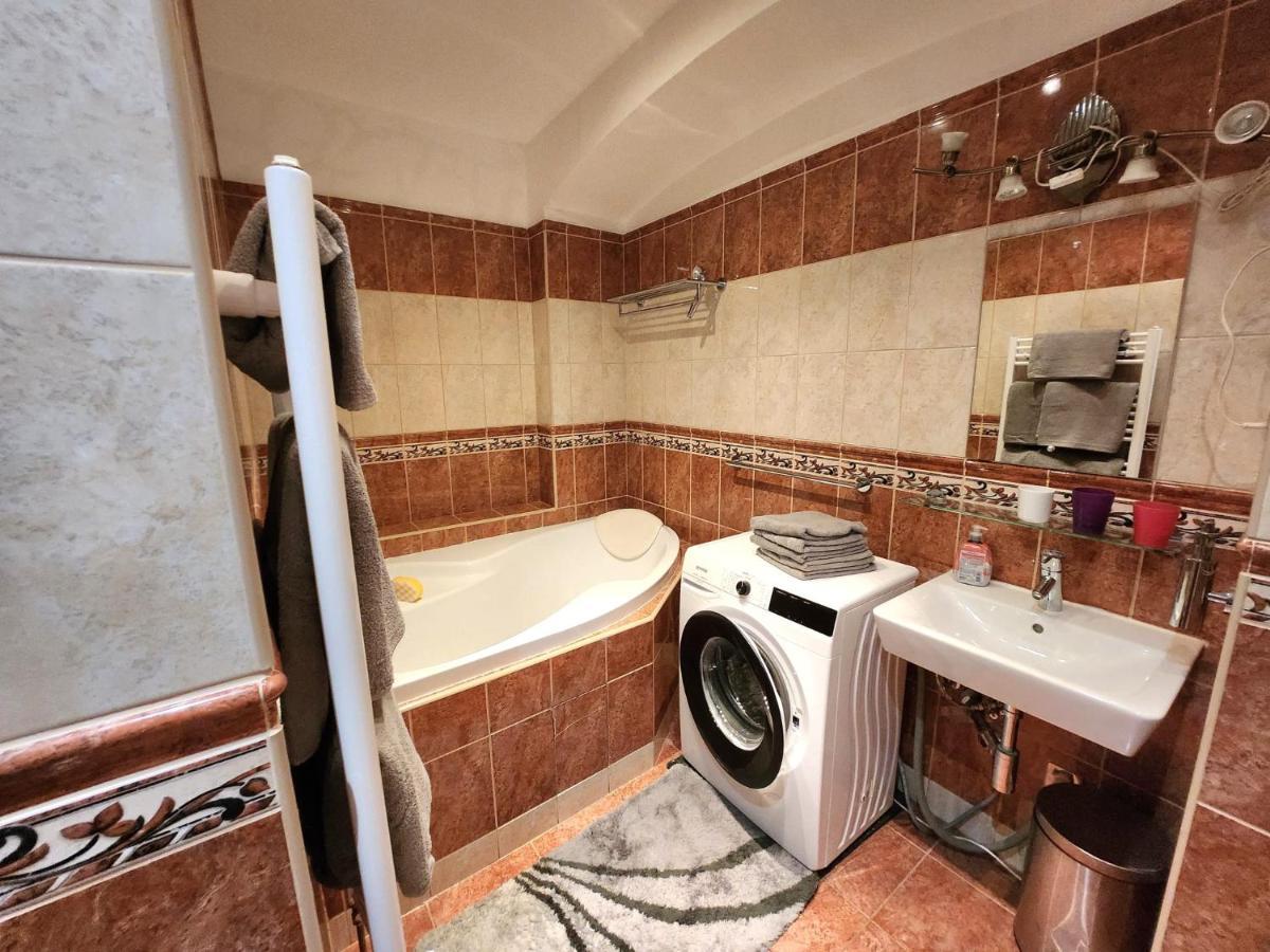 Spacious Apartment 6Min From The Dancing House Praha Exteriér fotografie